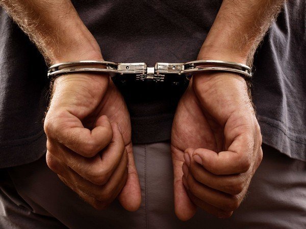 అక్రమ కేసులతో వేధిస్తున్నారు